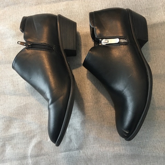 7.5 Wild Diva booties - Picture 3 of 6